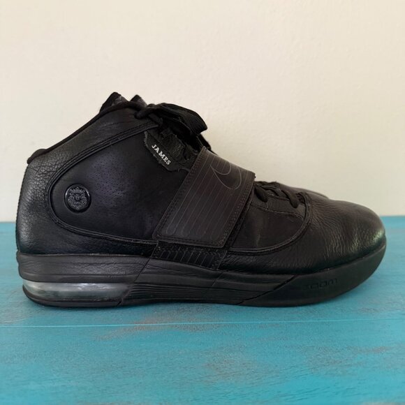 Nike Zoom Soldier IV LEBRON JAMES 407707- 002 Triple Black 2010 Men\'s Size 13 main image 4